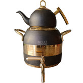 کتری قوری نزاز مدل کد 2605 با طراحی لوکس مشکی طلایی، مناسب برای دمکردن چای و دمنوش، ساختهشده از استیل ضدزنگ با دستههای مقاوم، انتخابی شیک برای آشپزخانههای مدرن